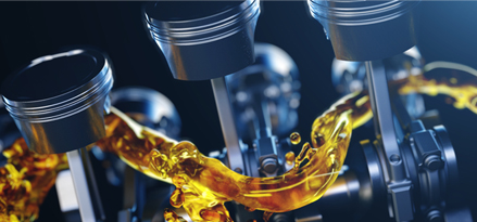 Motorolje som strømmer gjennom stemplene