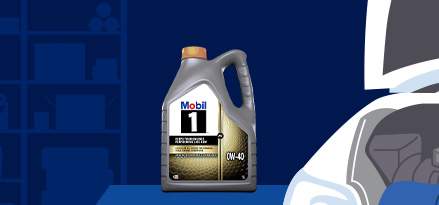 0W-40 er synlig i bagasjerommet på en bil